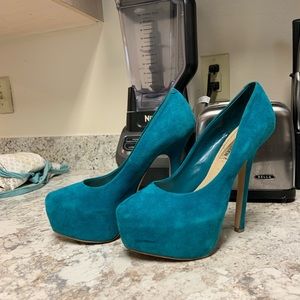 Steve Madden turquoise heels! Size 8, some wear